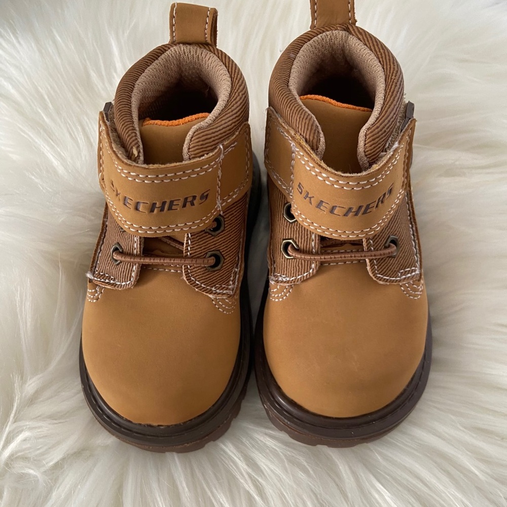 Sketchers 🥾 boot size 5